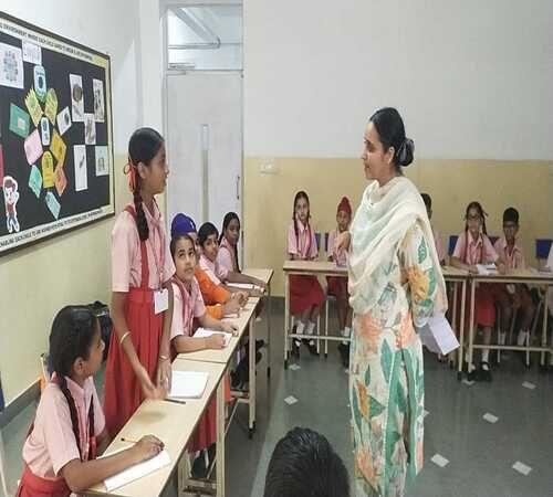 Parents Inspire Young Minds in Classroom Interactions (1)